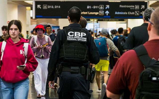 Travelling to the U.S.? New court ruling allows phone searches without warrant