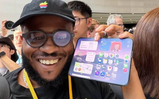 Canadian iPhone Duo pre-order shipping times slip to 2027