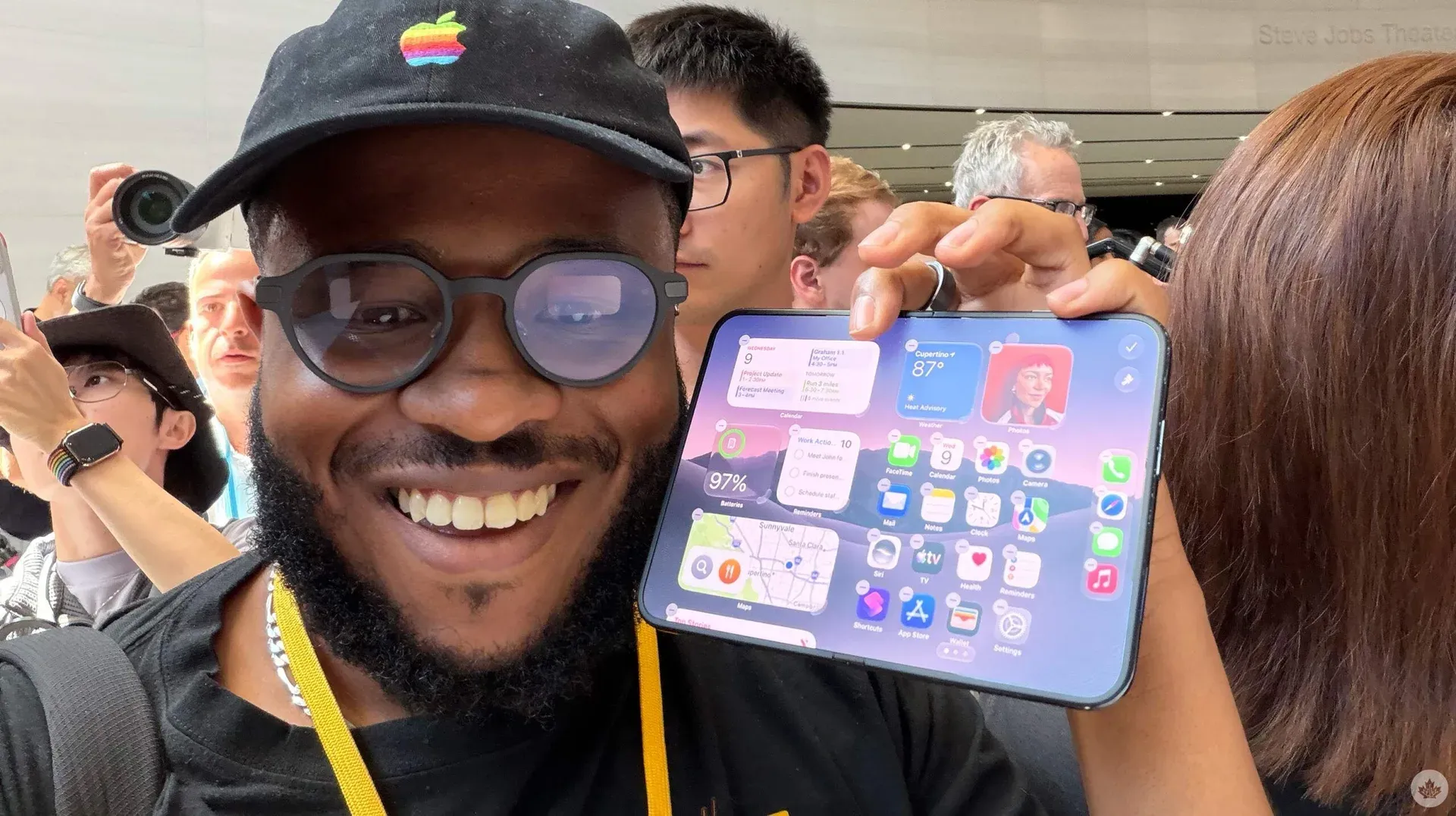 Canadian iPhone Duo pre-order shipping times slip to 2027