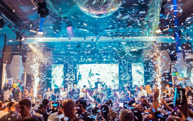A camera-free nightclub is coming to Toronto; here’s what Torontonians think of it