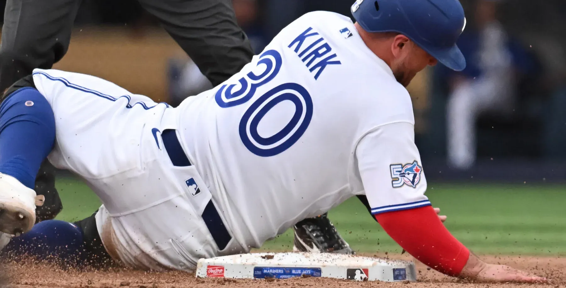 ‘What in the world?’ Alejandro Kirk stuns Toronto Blue Jays fans with rare stolen base