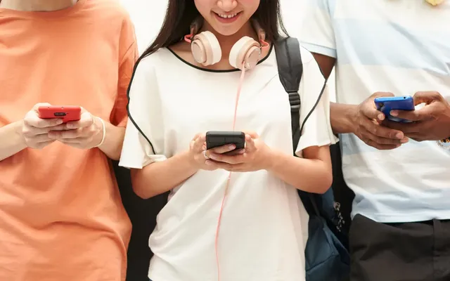 ‘We need to protect them,’ Expert weighs in as Ontario considers banning phones in schools