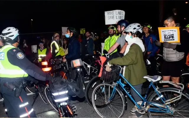 Biking lawyer launches fundraiser to support those arrested at Toronto bike lane protests