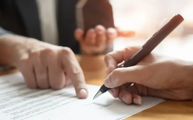 ‘You could be signing away your rights’: Ontario lawyer shares what laid-off workers should know about severance