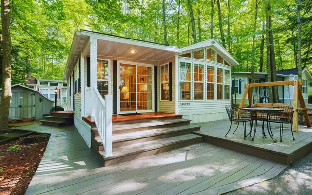 Forget condos: Young Canadians are eyeing cottages as the new housing hack