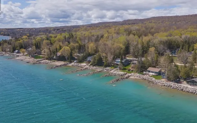 3-Bed Georgian Bay Getaway Is A Charming High-Summer Escape