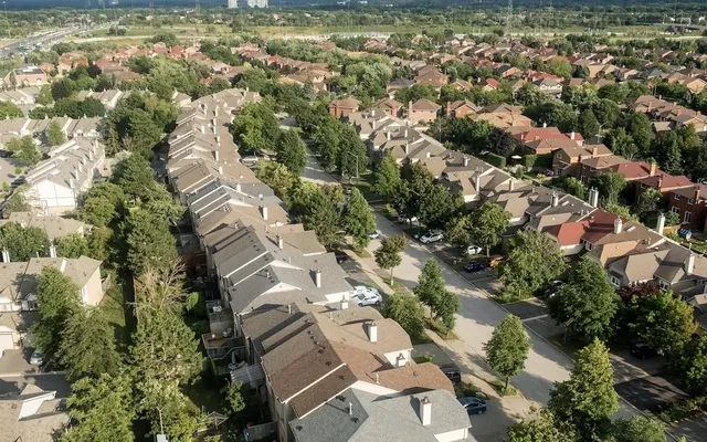 Canadian Home Sales Dip In August, Rate Worries Return: CREA
