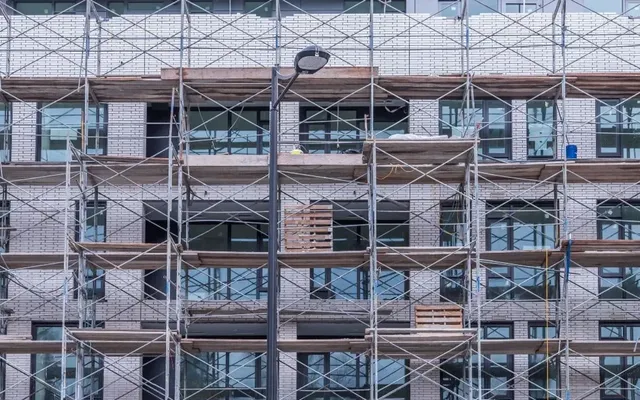 Experts: Despite Small Steps Forward, Canadian Housing Crisis Is Far From Being Solved