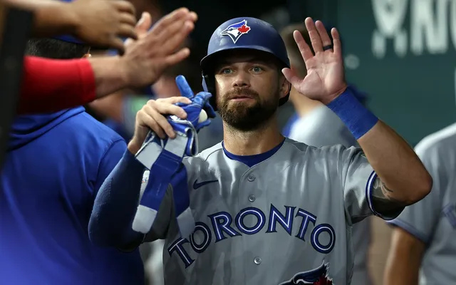 Blue Jays cling to playoff dream with Sunday win in Texas