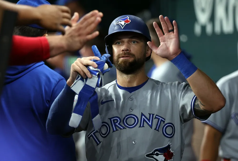 Blue Jays cling to playoff dream with Sunday win in Texas