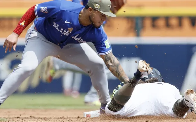 Blue Jays overcome anemic offence to prevail in extra innings against Tigers