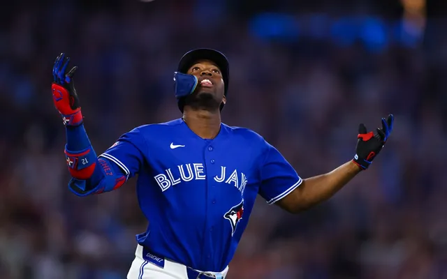 Blue Jays' Jesus Sanchez struck by ball from fan, leaves injured