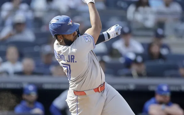 Blue Jays get six-inning no-hitter from Dylan Cease, survive late-game scare to edge Yankees
