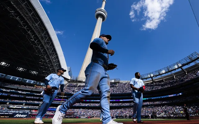 Kevin Gausman gets his wish as Blue Jays open Rogers Centre roof for first time in 2026