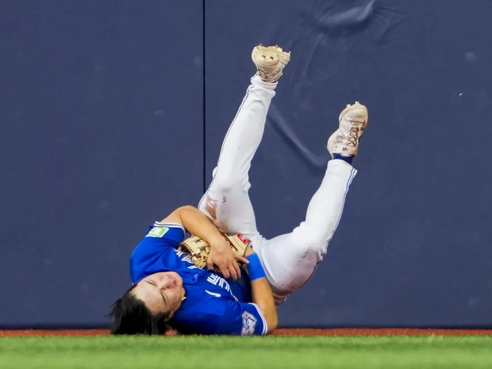 Third-inning miscues cost Blue Jays in loss to Reds