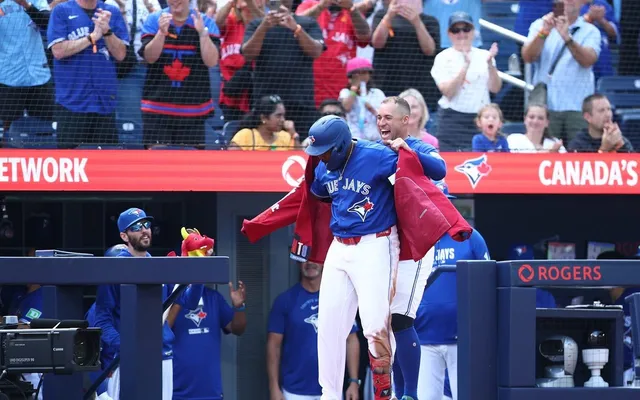 Vladimir Guerrero Jr. snaps Rogers Centre homer drought in big Blue Jays inning