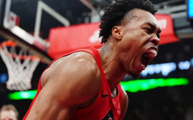 SIMMONS: Barnes, Barrett give Raptors fans something to yell about