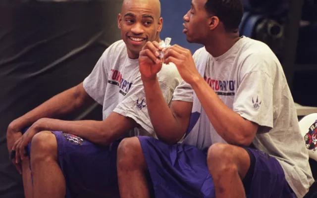 Raptors greats Vince Carter, Tracy McGrady question whether team should honour Kawhi Leonard