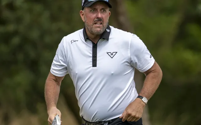 Phil Mickelson reportedly booted from golf club over inappropriate contact allegation