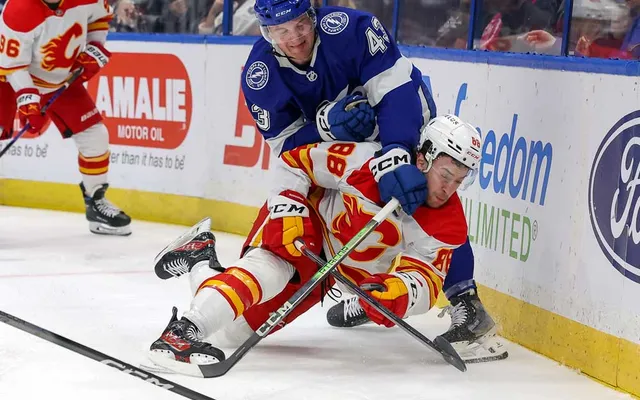 Maple Leafs finalize sign-and-trade for Darren Raddysh