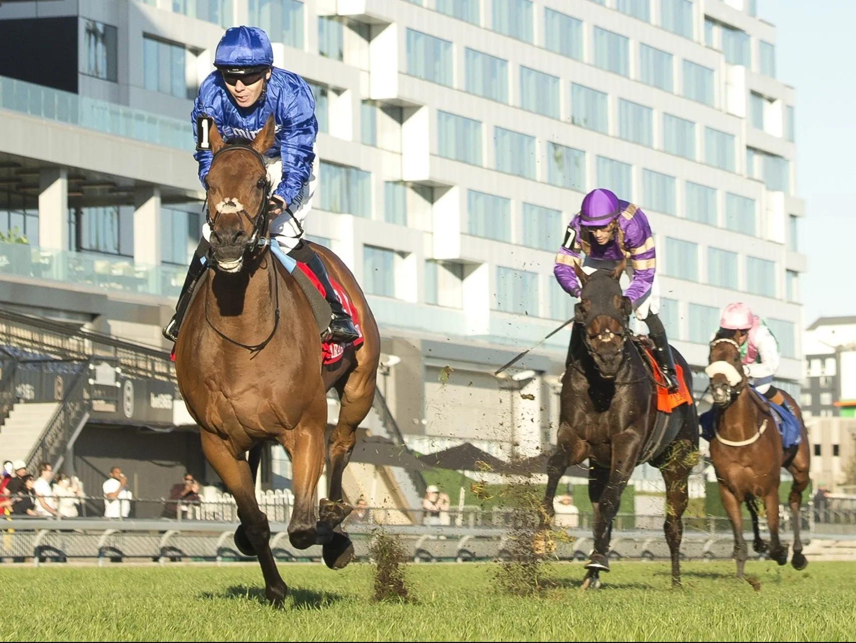 Arabian Crown wins $750,000 Canadian International at Woodbine Racetrack