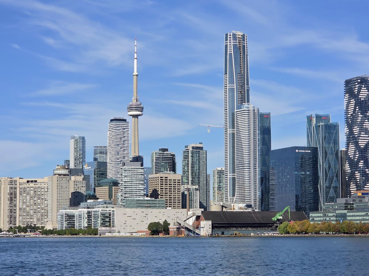 Industry Updates: Single-Family Sales Rise, Resale Supply Tightens, Cultural Programming Expands