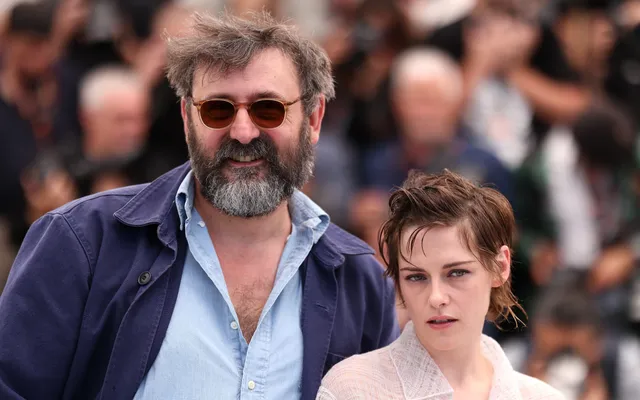 Kristen Stewart and ‘Full Phil’ Cast Get Lively 5-Minute Cannes Ovation Despite Mixed Response to Quentin Dupieux’s Ab…