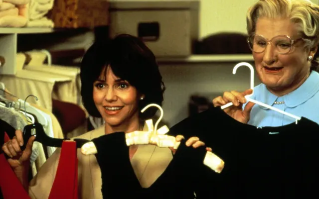 Sally Field Thought Robin Williams ‘Wasn’t Funny’ While Filming ‘Mrs. Doubtfire’: ‘I Would Never Laugh’