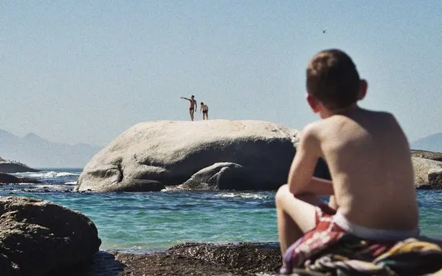 ‘The Smell of Apples’ Review: A Sun-Soaked but Chilling Child’s-Eye View of Apartheid-Era Privilege and Denial