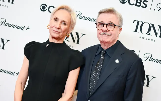 ‘I Punched a Hole in the Box and Got Out’: Nathan Lane, Laurie Metcalf and a Tony-Nominated ‘Death of a Salesman’ Revi…