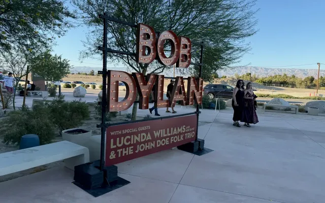 Bob Dylan Erects a Watchtower in the Desert With Moody, Magisterial Show at Palm Springs’ Acrisure Arena: Concert Revi…