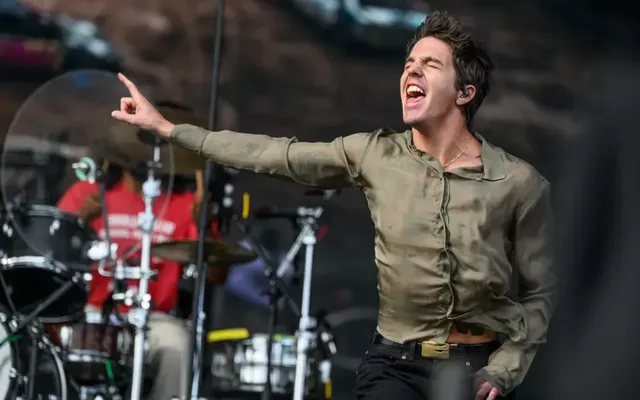 Role Model Shouts Out Jake Shane and Renee Rapp, Channels Chuck Timely on Final North American Tour Date: Concert Repo…