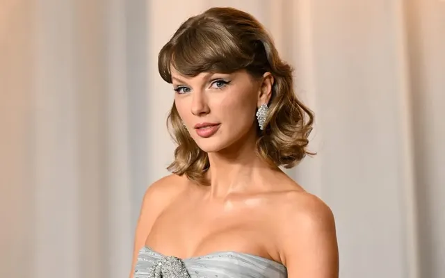 Taylor Swift’s ‘The Life of a Showgirl’ Spends 15th Week at No. 1 on Albums Chart