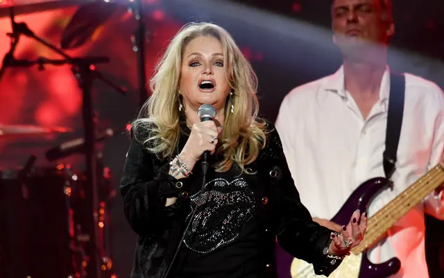 ‘Total Eclipse of the Heart’ Singer Bonnie Tyler Hospitalized for Emergency Surgery in Portugal