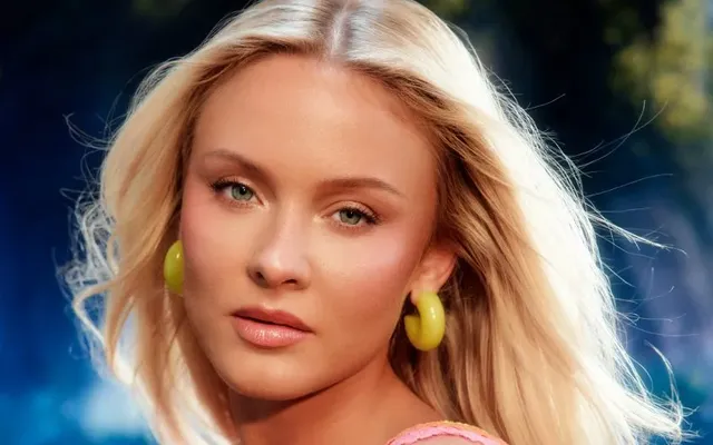Zara Larsson Signs to RCA Records