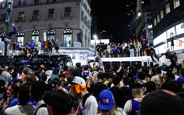 An NYPD Officer Said I Could Climb A Street Sign After The Knicks Won The NBA Finals: ‘This Is Your Chance’