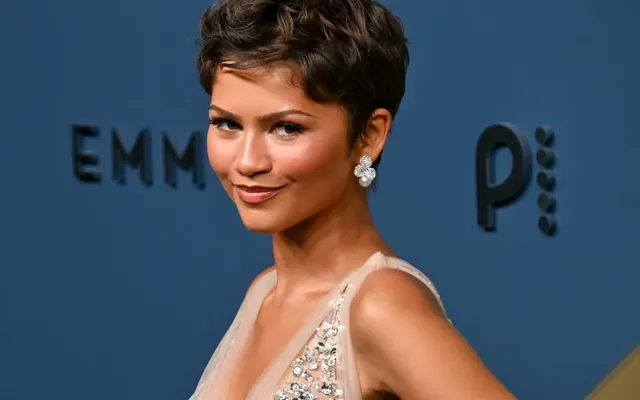 Zendaya Debuts Pixie Cut and Channels ’90s Glamour at the Emmys