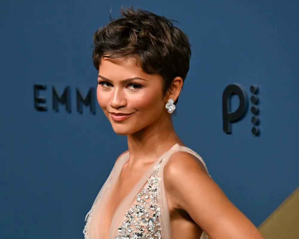 Zendaya Debuts Pixie Cut and Channels ’90s Glamour at the Emmys