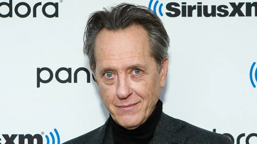 ‘Celebrity Traitors’ Star Richard E. Grant Accidentally Reveals He’s a Traitor to Cast in Premiere, Calls It the ‘Bigg…