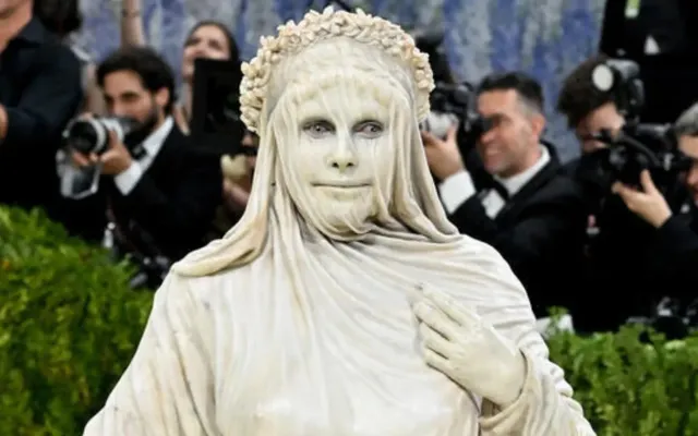 Heidi Klum Shocks at 2026 Met Gala With Custom Made ‘Living Sculpture’ Ensemble