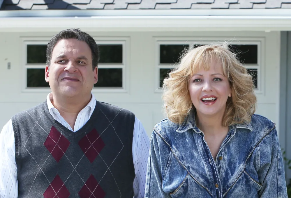 Jeff Garlin Says ‘Undiagnosed Bipolar’ Made Him ‘Mean’ on ‘The Goldbergs’ Set; Wendi McLendon-Covey Responds: ‘I Remem…