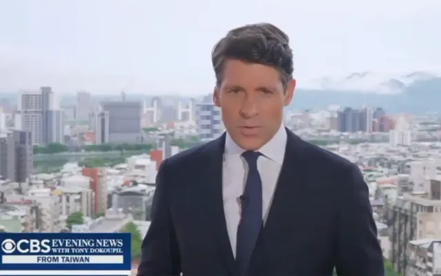 Tony Dokoupil Suddenly Stops CBS Evening Newscast as Cameraman Suffers Medical Emergency