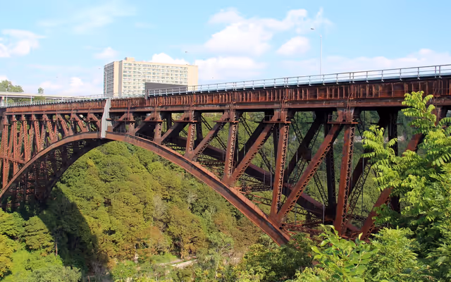 Century-old Ontario-U.S. border bridge has sat abandoned for 25 years