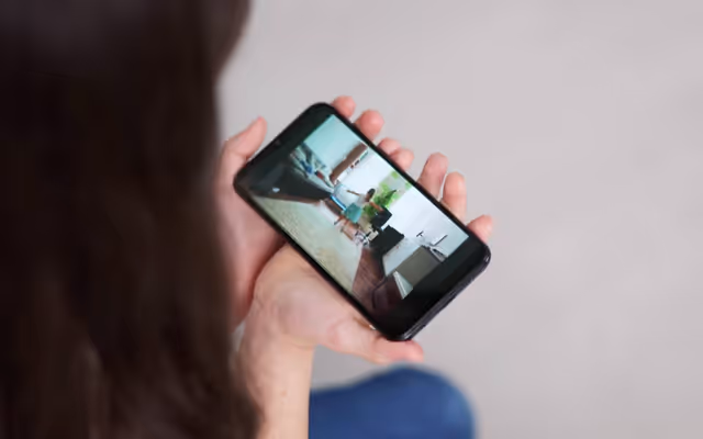 Ontario wants to ban phones in schools but not everyone is convinced it's a good idea