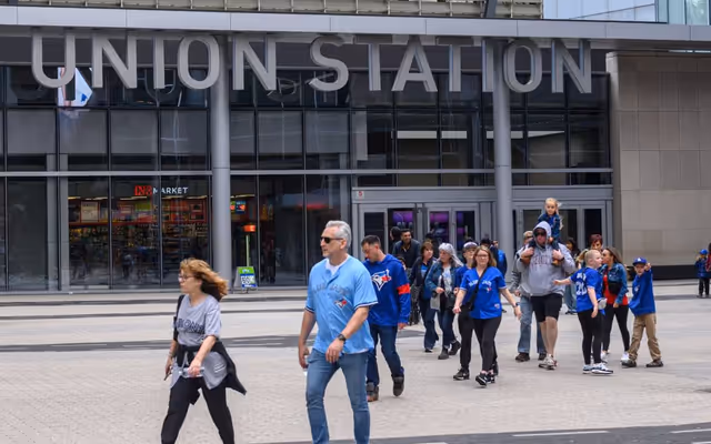 Transit in Toronto area bound to cause headaches again this weekend
