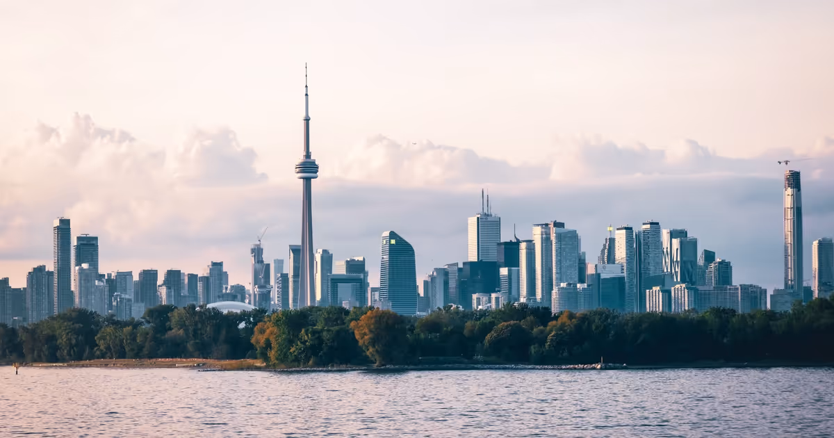 Toronto temperatures are going to swing by 15 C this week