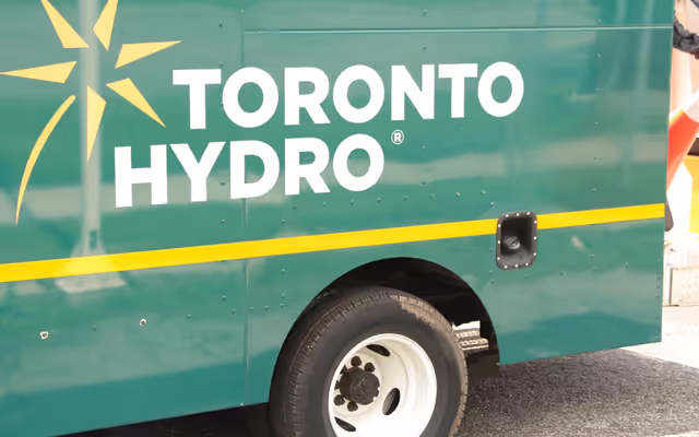 Toronto Hydro outage map shows 65,000 without power after huge storm