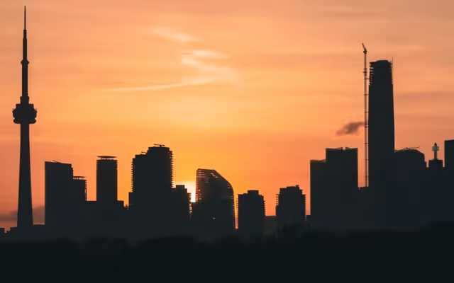 Toronto temperatures are going to swing by 16 C this week