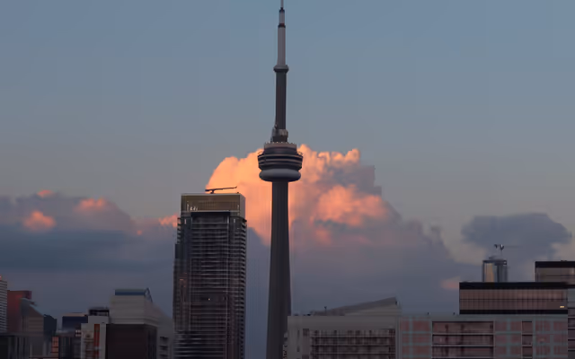 Toronto temperatures are going to swing by 17 C this week