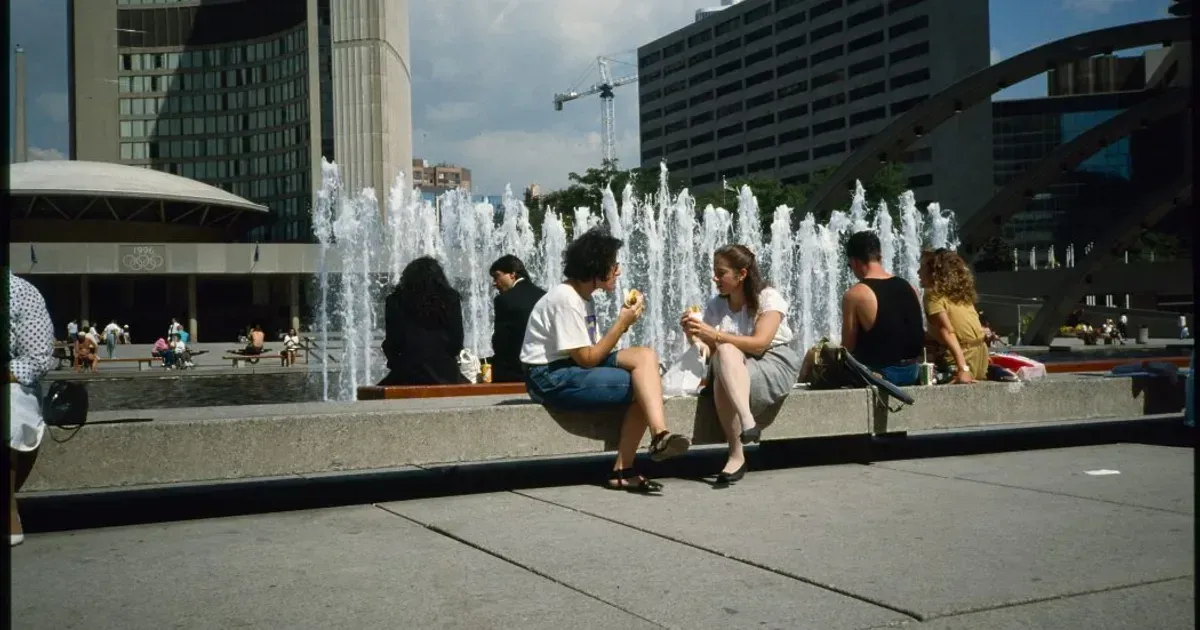 25 photos of what Toronto looked like in the 1990s